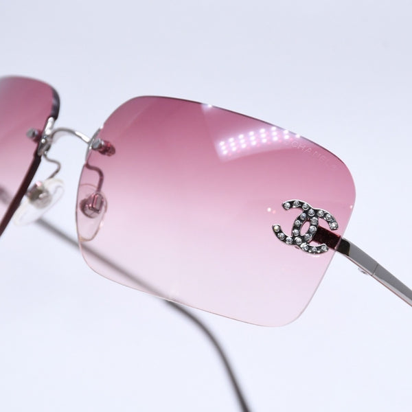 Mint condition CHANEL sunglasses with rhinestones, model 4017-D, Coco Mark, size 62◻17 120 Pink Silver Temples Used 4a004041
