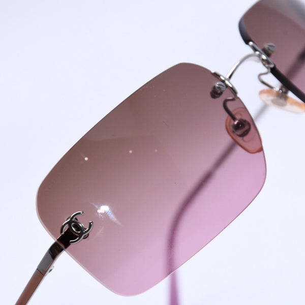 Mint condition CHANEL rimless sunglasses with Coco Mark, purple gradient, khaki. 4017 62◻17 120 Used 4a004039