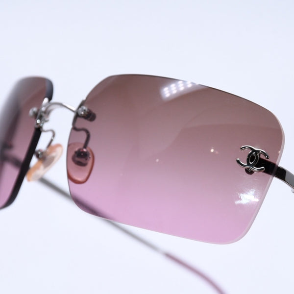 Mint condition CHANEL rimless sunglasses with Coco Mark, purple gradient, khaki. 4017 62◻17 120 Used 4a004039