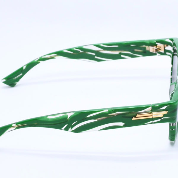 Like new condition BOTTEGA VENETA square sunglasses, green with gold hardware, BV1143S 55◻18 140 Used 4a004156