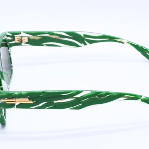 Like new condition BOTTEGA VENETA square sunglasses, green with gold hardware, BV1143S 55◻18 140 Used 4a004156