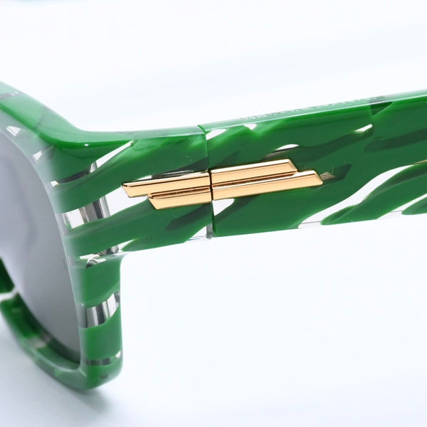 Like new condition BOTTEGA VENETA square sunglasses, green with gold hardware, BV1143S 55◻18 140 Used 4a004156