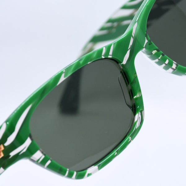 Like new condition BOTTEGA VENETA square sunglasses, green with gold hardware, BV1143S 55◻18 140 Used 4a004156