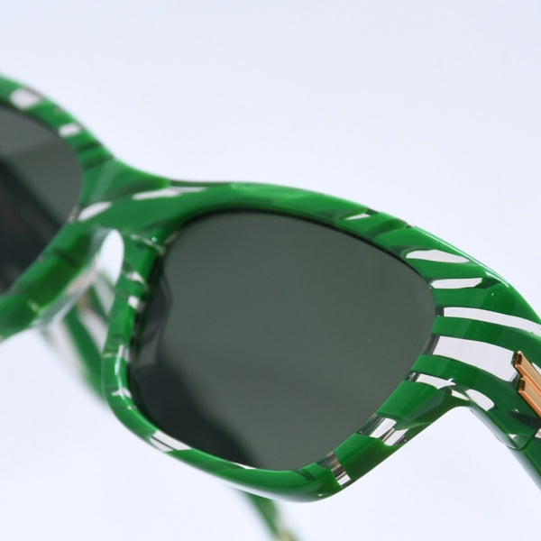 Like new condition BOTTEGA VENETA square sunglasses, green with gold hardware, BV1143S 55◻18 140 Used 4a004156