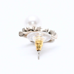 Very good condition CHANEL Chanel earrings C21K engraved rhinestone fake pearl gold hardware Weight approx. 5.49g Used 4a003872
