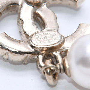 Very good condition CHANEL Chanel earrings C21K engraved rhinestone fake pearl gold hardware Weight approx. 5.49g Used 4a003872