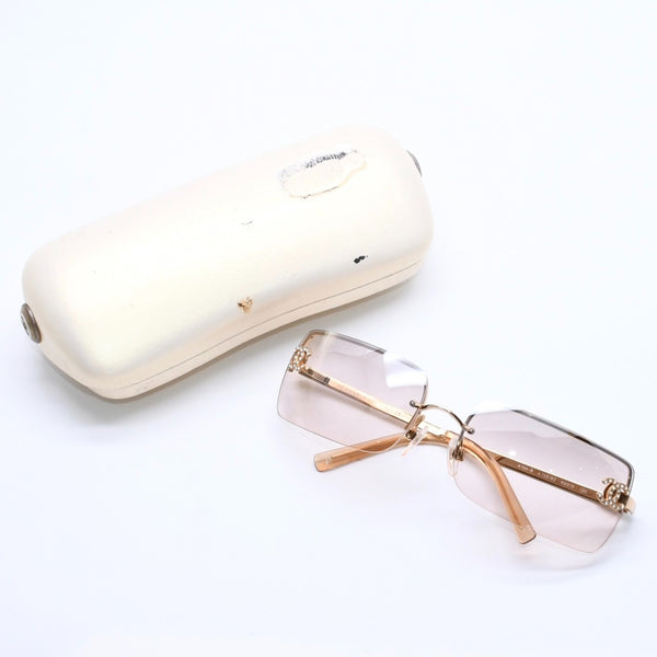極美品 CHANEL シャネル ハーフリム サングラス アイウェア 4104-B c.125/8Z サイズ62□15 120 ココマーク ラインストーン 中古 4a004052