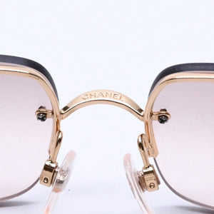 極美品 CHANEL シャネル ハーフリム サングラス アイウェア 4104-B c.125/8Z サイズ62□15 120 ココマーク ラインストーン 中古 4a004052