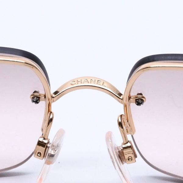 極美品 CHANEL シャネル ハーフリム サングラス アイウェア 4104-B c.125/8Z サイズ62□15 120 ココマーク ラインストーン 中古 4a004052