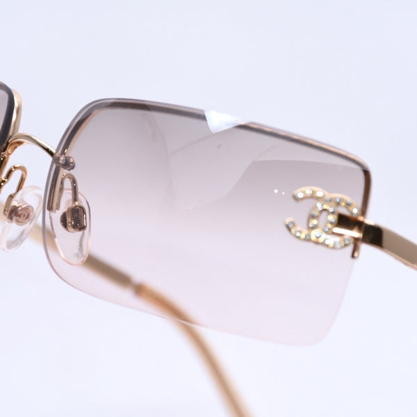 極美品 CHANEL シャネル ハーフリム サングラス アイウェア 4104-B c.125/8Z サイズ62□15 120 ココマーク ラインストーン 中古 4a004052
