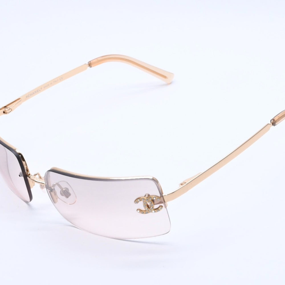 極美品 CHANEL シャネル ハーフリム サングラス アイウェア 4104-B c.125/8Z サイズ62□15 120 ココマーク ラインストーン 中古 4a004052