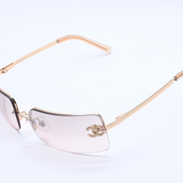 極美品 CHANEL シャネル ハーフリム サングラス アイウェア 4104-B c.125/8Z サイズ62□15 120 ココマーク ラインストーン 中古 4a004052