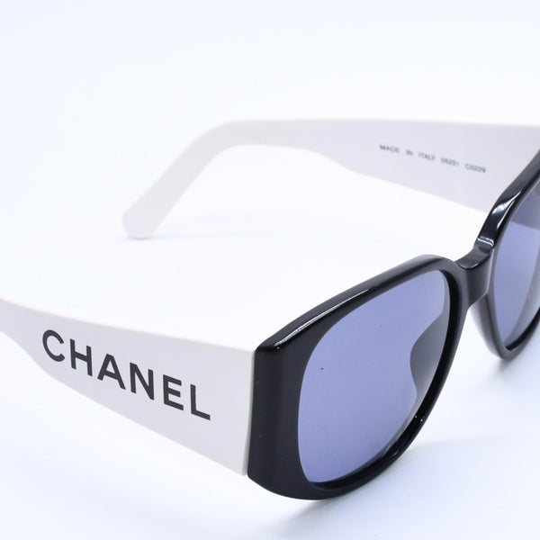 CHANEL Sunglasses Eyewear 05251 C0229 Coco Mark Side Logo Bicolor Black White Good Condition Used 4a004048