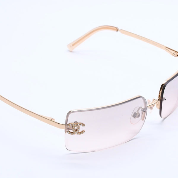 極美品 CHANEL シャネル ハーフリム サングラス アイウェア 4104-B c.125/8Z サイズ62□15 120 ココマーク ラインストーン 中古 4a004052