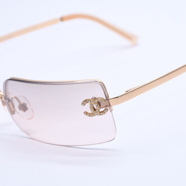 極美品 CHANEL シャネル ハーフリム サングラス アイウェア 4104-B c.125/8Z サイズ62□15 120 ココマーク ラインストーン 中古 4a004052