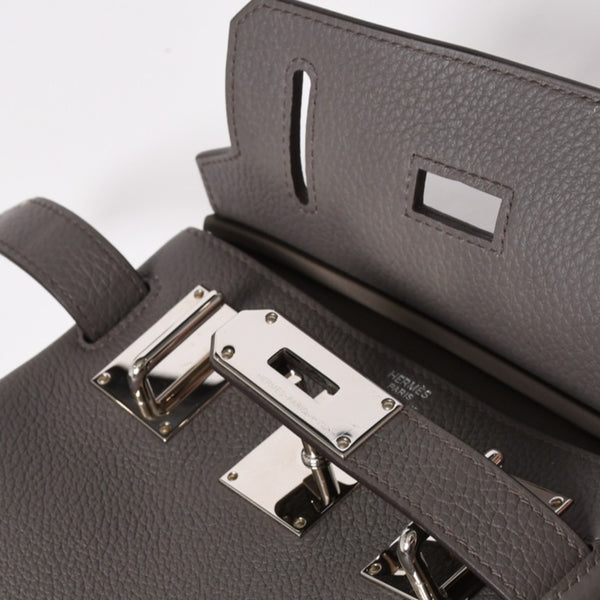 Like new Hermes Kelly Akkado PM K engraved one shoulder bag Grimeyer Togo Silver hardware Used 4a004063