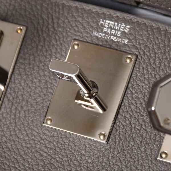 Like new Hermes Kelly Akkado PM K engraved one shoulder bag Grimeyer Togo Silver hardware Used 4a004063
