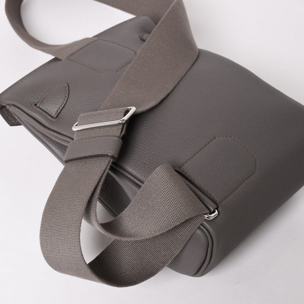 Like new Hermes Kelly Akkado PM K engraved one shoulder bag Grimeyer Togo Silver hardware Used 4a004063