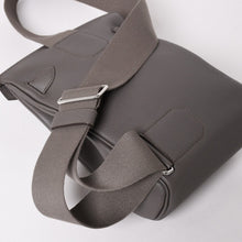Load image into Gallery viewer, 新品同様 エルメス HERMES ケリーアッカドPM K刻印 ワンショルダーバッグ グリメイヤー トゴ シルバー金具 中古 4a004063