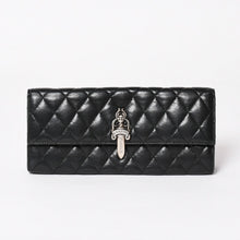 Load image into Gallery viewer, 極美品 CHROME HEARTS クロムハーツ ディナーバッグ クラッチバッグ ラージダガー マトラッセ ラムスキン ブラック 中古 4a004093