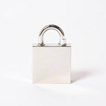 Load image into Gallery viewer, 極美品 HERMES エルメス カデナモチーフ パフェボトル シルバー 香水 香水ボトル オブジェ シルバーカラー 中古 4a003671