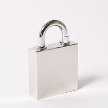 Load image into Gallery viewer, 極美品 HERMES エルメス カデナモチーフ パフェボトル シルバー 香水 香水ボトル オブジェ シルバーカラー 中古 4a003671