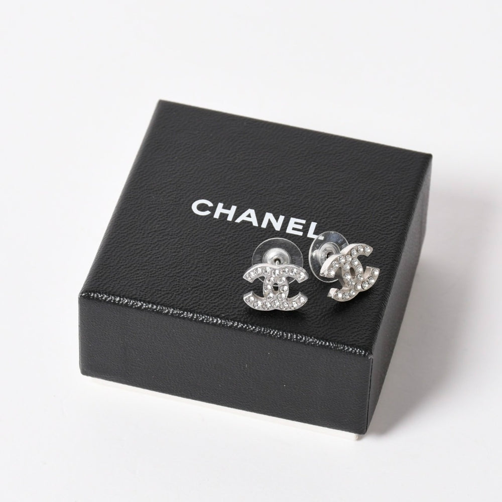 CHANEL シャネル ココマーク ピアス アクセサリー 重量約3.74g 06V刻印 メタル ラインストーン シルバー 両耳用 美品 中古 4a003136