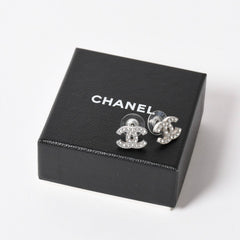 CHANEL シャネル ココマーク ピアス アクセサリー 重量約3.74g 06V刻印 メタル ラインストーン シルバー 両耳用 美品 中古 4a003136