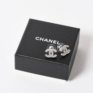 CHANEL シャネル ココマーク ピアス アクセサリー 重量約3.74g 06V刻印 メタル ラインストーン シルバー 両耳用 美品 中古 4a003136