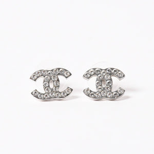 CHANEL シャネル ココマーク ピアス アクセサリー 重量約3.74g 06V刻印 メタル ラインストーン シルバー 両耳用 美品 中古 4a003136