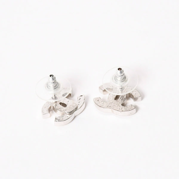 CHANEL シャネル ココマーク ピアス アクセサリー 重量約3.74g 06V刻印 メタル ラインストーン シルバー 両耳用 美品 中古 4a003136