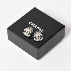 CHANEL シャネル ココマーク ピアス 重量約3.26g 05C刻印 メタル ラインストーン クリア シルバー 両耳用 美品 中古 4a003145
