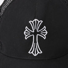 Load image into Gallery viewer, 極美品 CHROME HEARTS クロムハーツ ベースボールキャップ CHクロス 刺繍 トラッカーキャップ 帽子 ブラック 4a004103