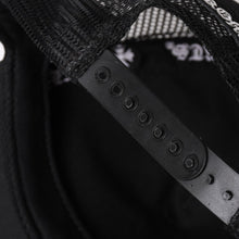 Load image into Gallery viewer, 極美品 CHROME HEARTS クロムハーツ ベースボールキャップ CHクロス 刺繍 トラッカーキャップ 帽子 ブラック 4a004103