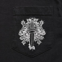 Load image into Gallery viewer, CHROME HEARTS クロムハーツ ダガーポケットTシャツ Black ブラック Silver シルバー サイズL 美品 中古 4a004136
