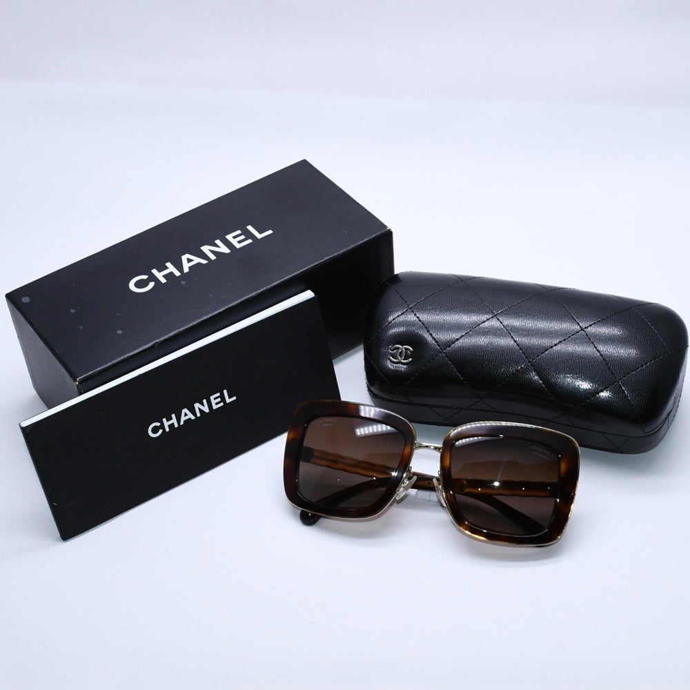 CHANEL Sunglasses, Brown and Gold Frame, 5369 53◻21 135 Excellent condition Used 4a004060