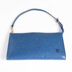 極美品 LOUIS VUITTON ルイヴィトン ポシェット アクセソワール ワンショルダーバッグ M52945 エピ レザー ブルー 中古 4a004181