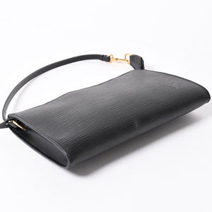 Very Good Condition LOUIS VUITTON Pochette Accessory Pouch M52942 Epi Black Gold Hardware Used 4a004180