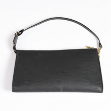 画像をギャラリービューアに読み込む, LOUIS VUITTON ルイヴィトン ポシェット アクセソワール アクセサリーポーチ M52942 エピ ブラック ゴールド金具 美品 中古 4a004179