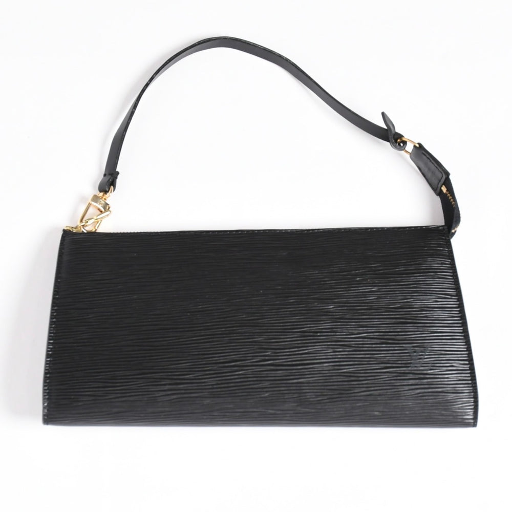 Very Good Condition LOUIS VUITTON Pochette Accessory Pouch M52942 Epi Black Gold Hardware Used 4a004178