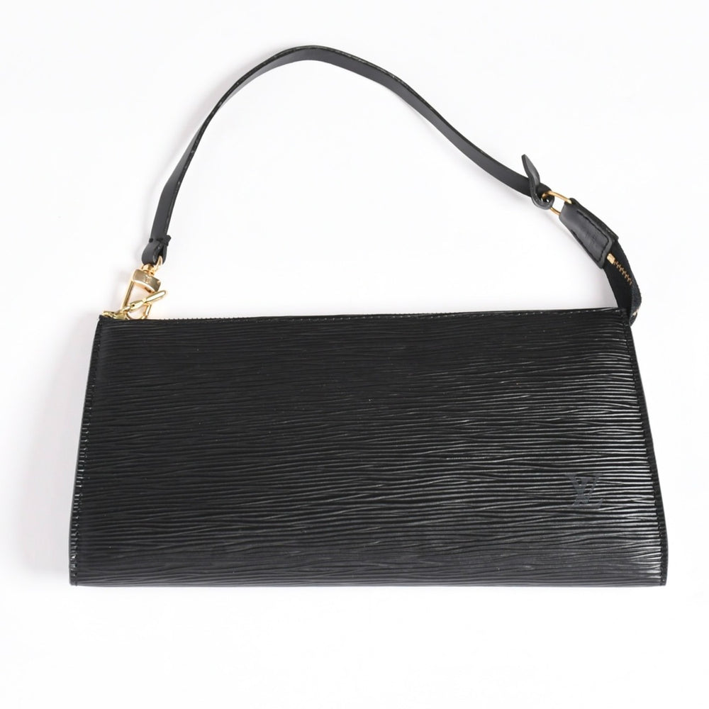 Very Good Condition LOUIS VUITTON Pochette Accessory Pouch M52942 Epi Black Gold Hardware Used 4a004178