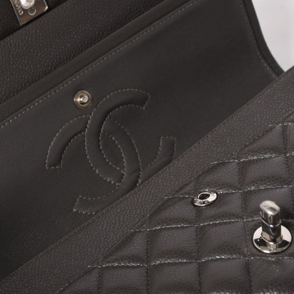 Like new CHANEL Chanel Matelasse 25 Chain Shoulder Bag A01112 16th series Coco Mark Caviar Skin Greige Used 4a004057