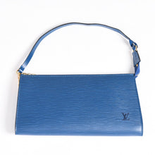 画像をギャラリービューアに読み込む, 極美品 LOUIS VUITTON ルイヴィトン ポシェット アクセソワール ワンショルダーバッグ M52945 エピ レザー ブルー 中古 4a004200