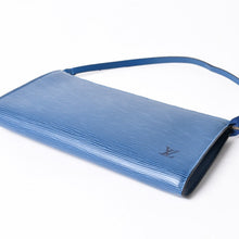 画像をギャラリービューアに読み込む, 極美品 LOUIS VUITTON ルイヴィトン ポシェット アクセソワール ワンショルダーバッグ M52945 エピ レザー ブルー 中古 4a004200