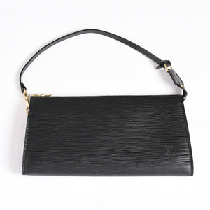 Very Good Condition LOUIS VUITTON Pochette Accessory Pouch M52942 Epi Black Gold Hardware Used 4a004217