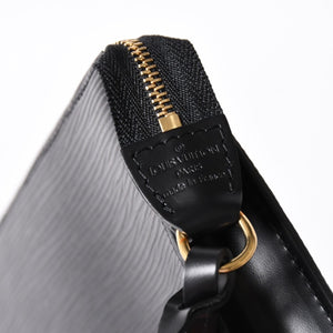 Very Good Condition LOUIS VUITTON Pochette Accessory Pouch M52942 Epi Black Gold Hardware Used 4a004217