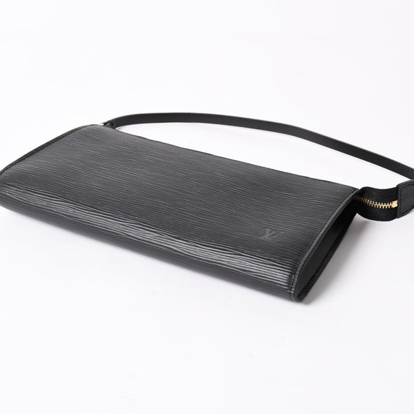 Very Good Condition LOUIS VUITTON Pochette Accessory Pouch M52942 Epi Black Gold Hardware Used 4a004217