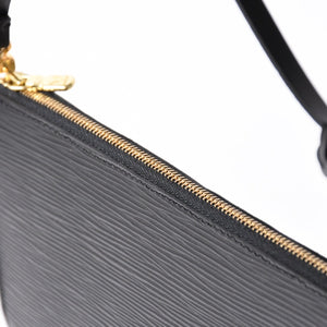Very Good Condition LOUIS VUITTON Pochette Accessory Pouch M52942 Epi Black Gold Hardware Used 4a004217