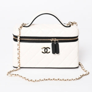 CHANEL Slim Vanity Bag Vanity Case Shoulder Bag Random Number Lambskin White Black Bicolor Silver Hardware Good Condition Used 4a004238