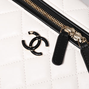 CHANEL Slim Vanity Bag Vanity Case Shoulder Bag Random Number Lambskin White Black Bicolor Silver Hardware Good Condition Used 4a004238